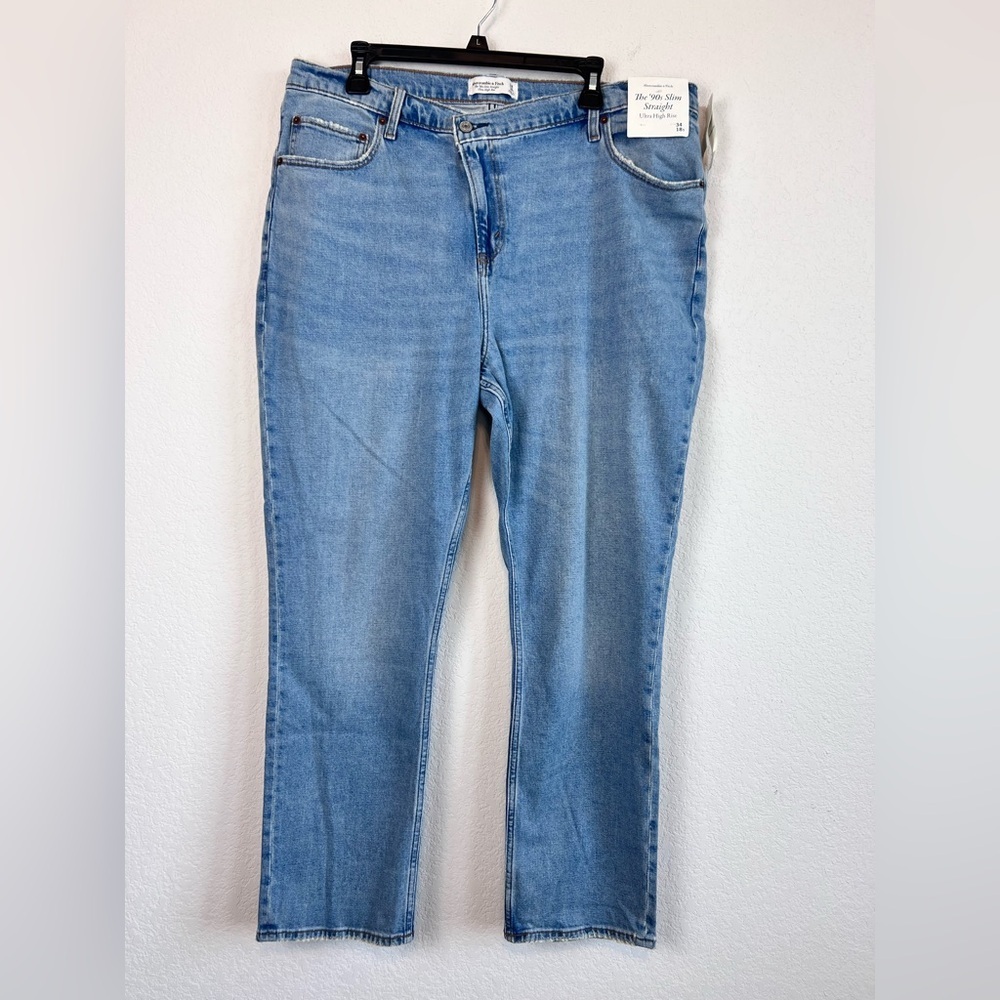 NWT: Abercrombie & Fitch The 90's Slim Straight Ultra High Rise Jeans Size 34